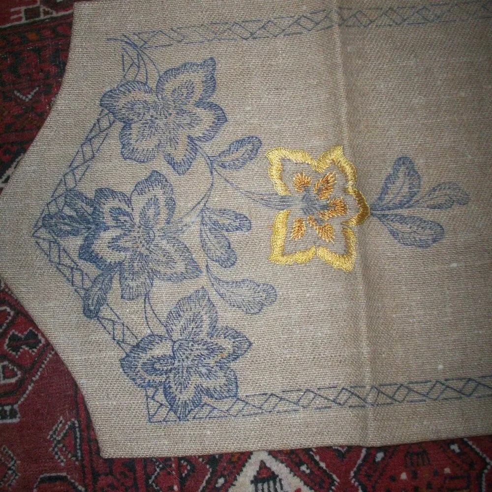 Vintage Floral Burlap Printed Needlepoint Runner Kit & Thread Made UK 42